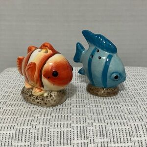 Ceramic Orange and Blue Fish Salt & Pepper Shaker Set - Pets Fish
